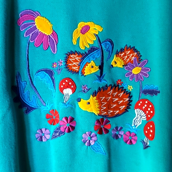 Alice Collins Vintage Teal Cotton Blend Embroidered Hedgehog Scene Sweatshirt - Picture 4 of 9